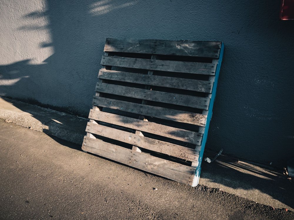 A single pallet showing deck board construction